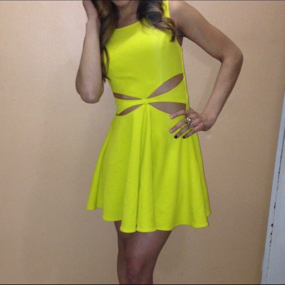 Marciano cut out dress size 0 in yellow chartreuse